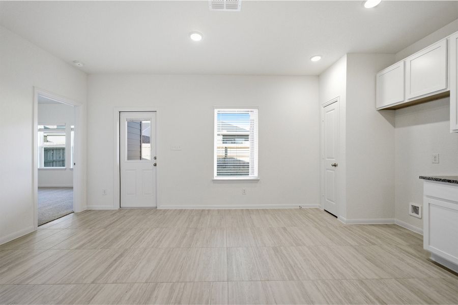 Spacious, unfurnished interior of a new home in Notting Hill, Converse (Image 18).