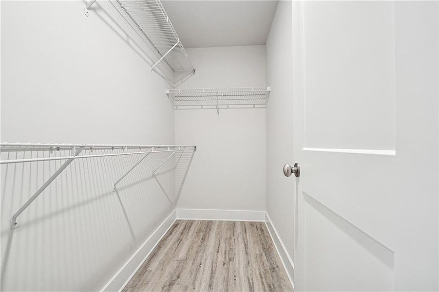 Spacious, unfurnished interior of a new home in , Gainesville (Image 8).