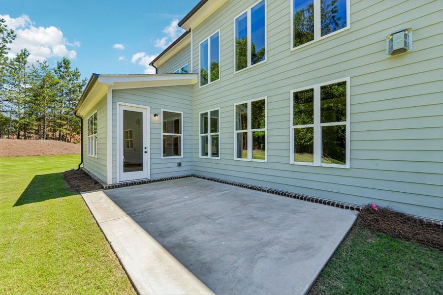 Exterior details and patio area of a home in White Post on Lake Lanier, Gainesville (Image 28).