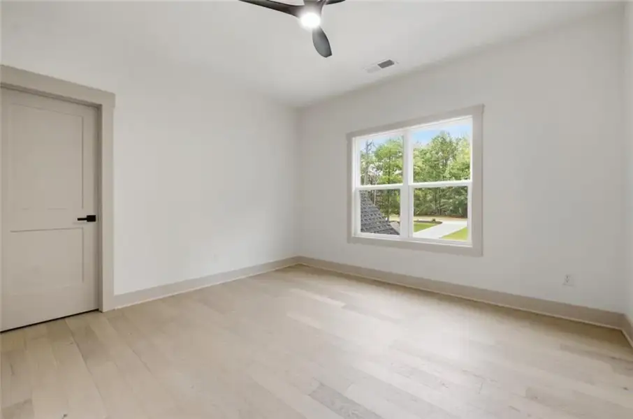 Spacious, unfurnished interior of a new home in , Hull (Image 20).