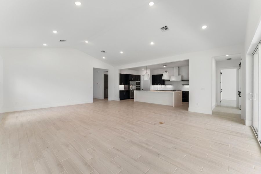 Kitchen, Great Room & Dining Area Kitchen, Great Room & Dining Area