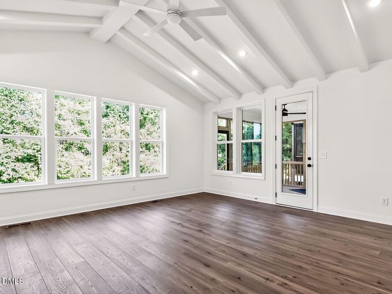012-1280x960-living-room