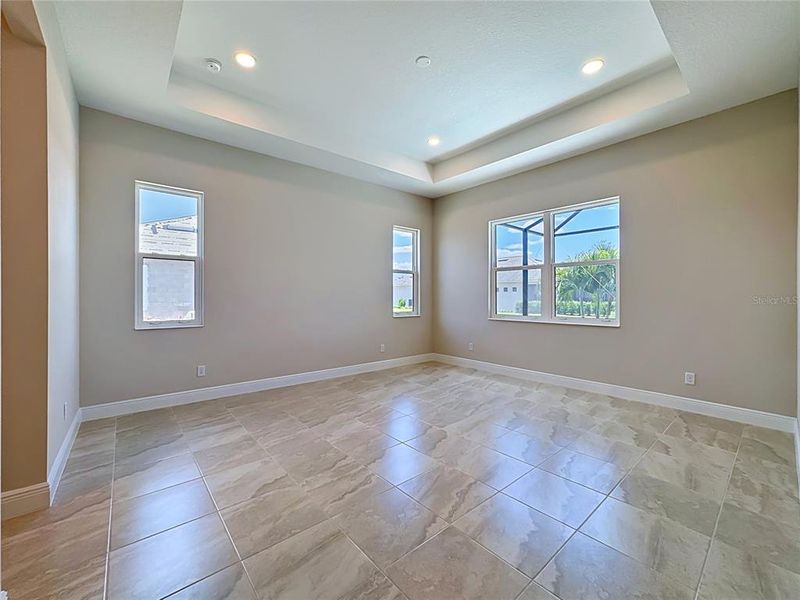 Spacious, unfurnished interior of a new home in Watercolor Place, Bradenton (Image 51).