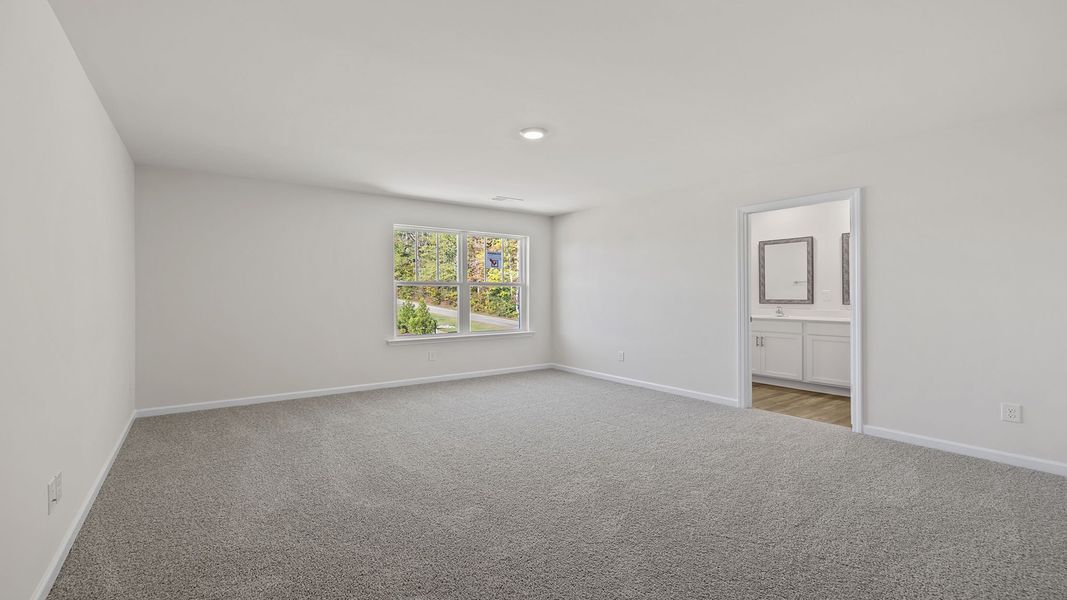 Spacious, unfurnished interior of a new home in Cloverdale Hills, Piedmont (Image 24).