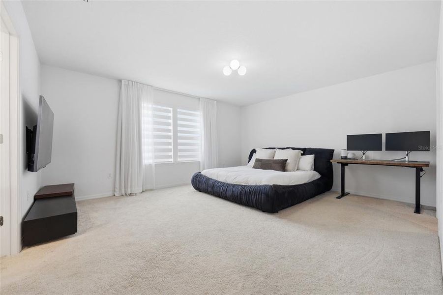 Furnished interior view inside a new home in , Orlando (Image 16).