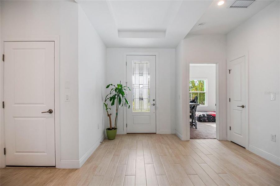 Spacious, unfurnished interior of a new home in Prairie Oaks, St. Cloud (Image 21).
