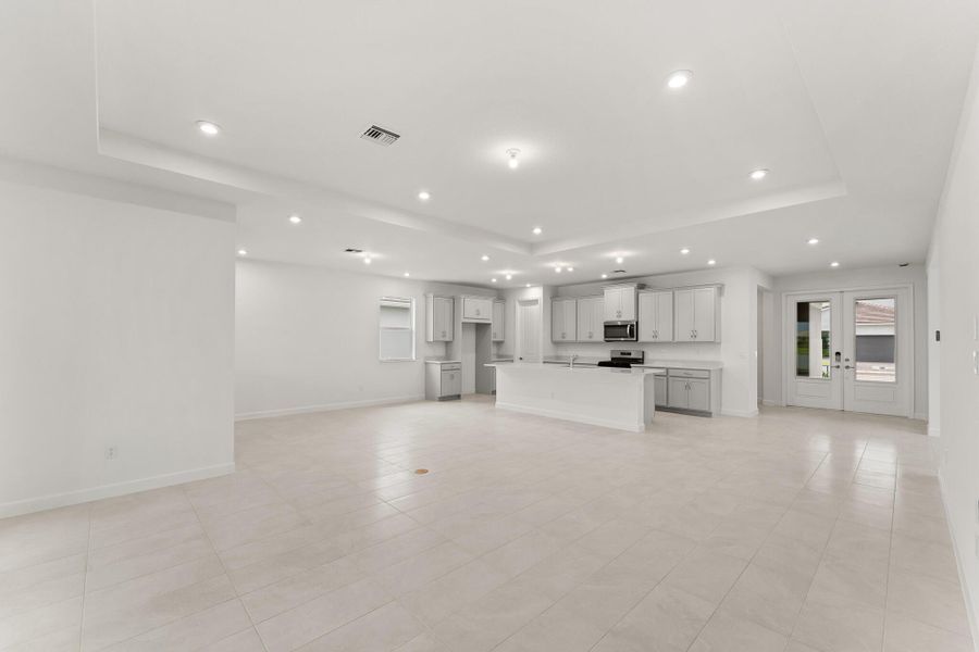Spacious, unfurnished interior of a new home in Tradition - Telaro, Port St. Lucie (Image 12).