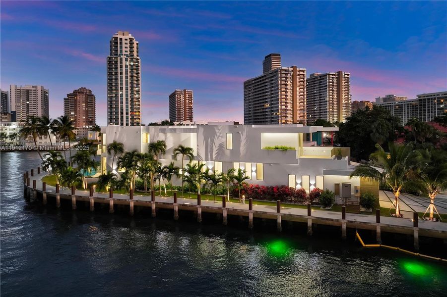 Condo located in Hallandale Beach, FL showcasing its design and architecture (Image 26).