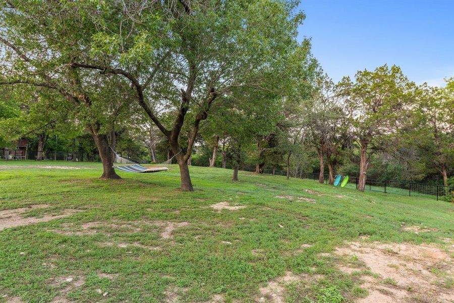 The grounds are so gorgeous and peaceful. Surrounded by Corps of Engineer land. Privacy!