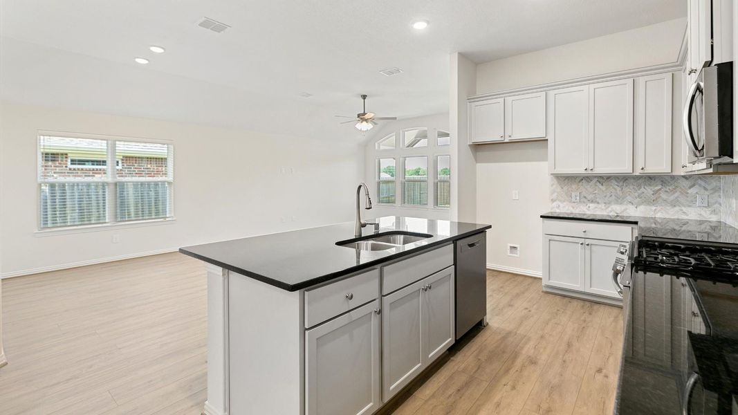 photos of similar floorplans, not pictures of actual home. photos of similar floorplans, not pictures of actual home.