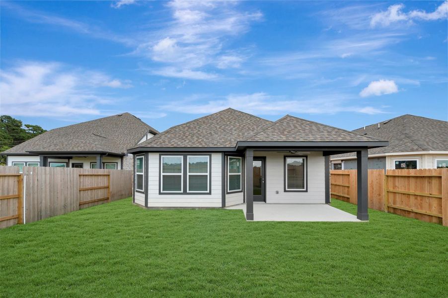 Exterior details and patio area of a home in Sorella, Tomball (Image 27).
