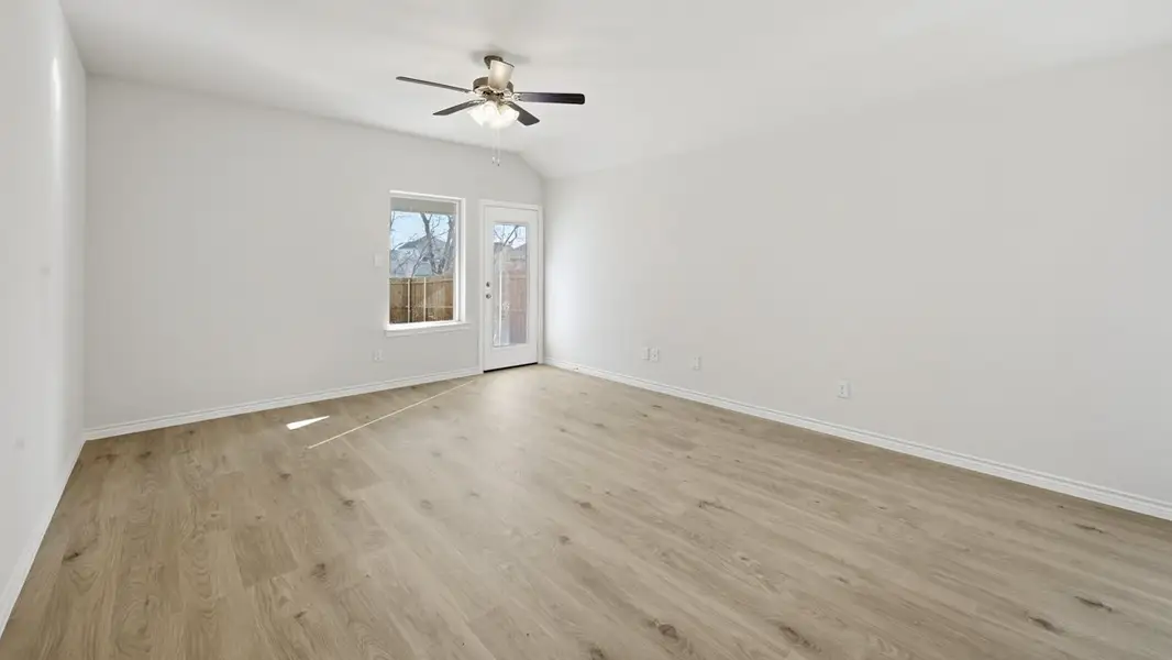 Spacious, unfurnished interior of a new home in Winchester Crossing, Princeton (Image 5).