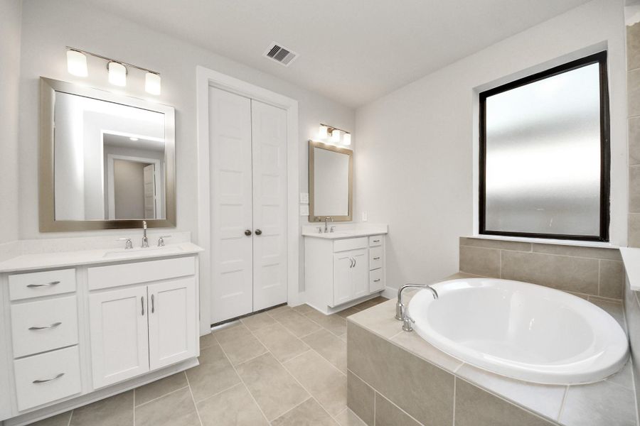 Representative model home photos shown for illustrative purposes only. Actual home, features, and finishes may vary. Home is currently under construction.