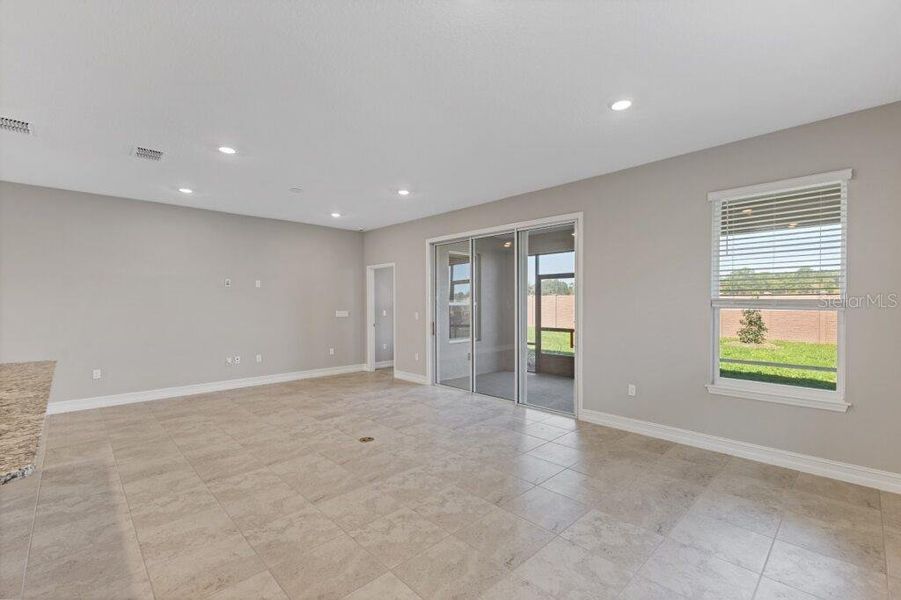 Spacious, unfurnished interior of a new home in Ocala Preserve, Ocala (Image 18).