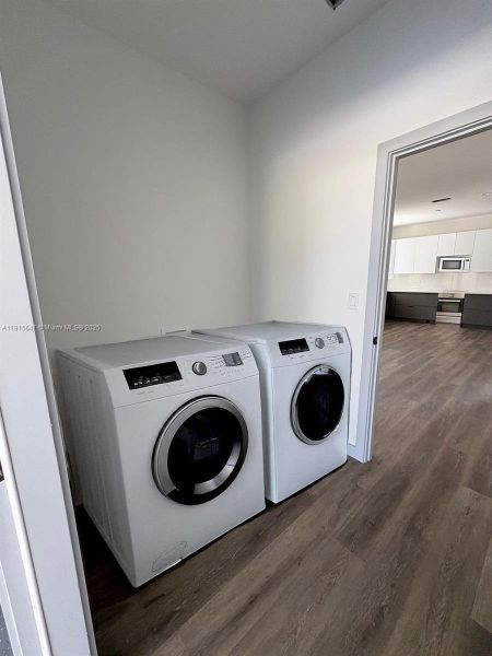 Close-up of interior finishes inside a home in , Lehigh Acres (Image 8). Close-up of interior finishes inside a home in , Lehigh Acres (Image 8).