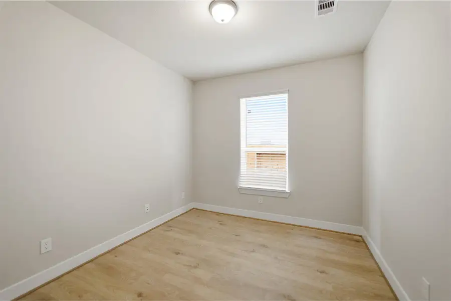 Spacious, unfurnished interior of a new home in Sunterra Lakes, Brookshire (Image 16). Spacious, unfurnished interior of a new home in Sunterra Lakes, Brookshire (Image 16).