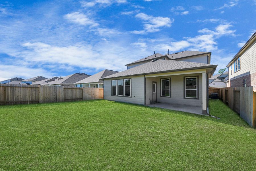 Exterior details and patio area of a home in Champions Oak, Houston (Image 9). Exterior details and patio area of a home in Champions Oak, Houston (Image 9).