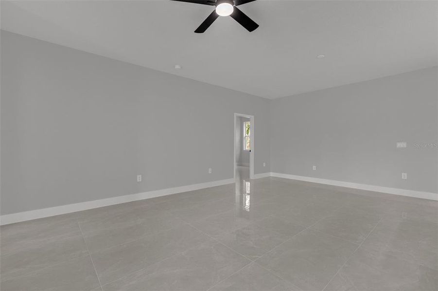 Spacious, unfurnished interior of a new home in , Ocala (Image 24).