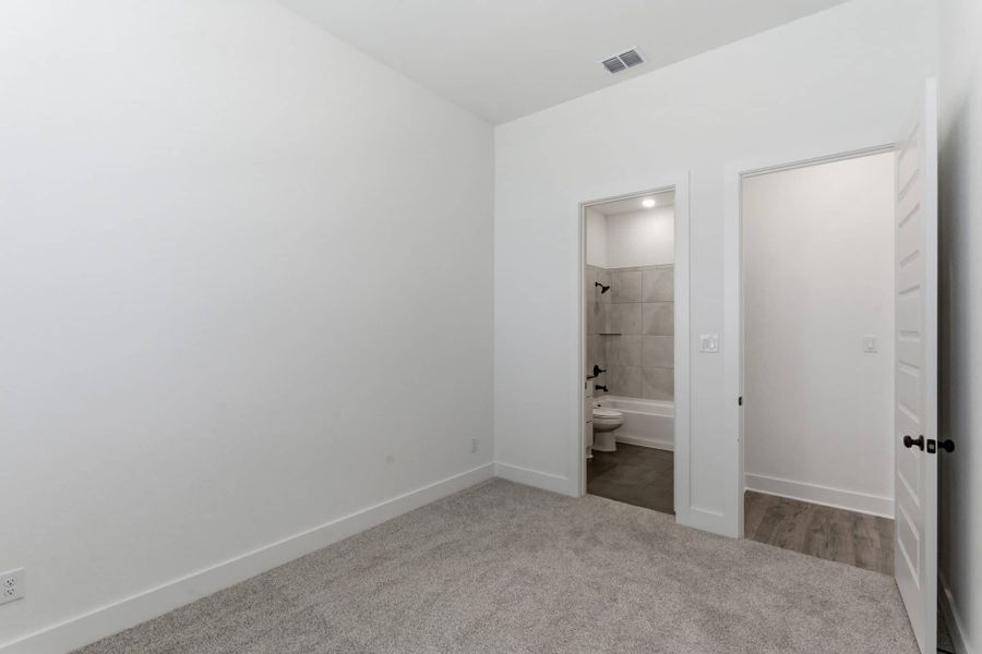 Spacious, unfurnished interior of a new home in Sienna Lakes, San Antonio (Image 44). Spacious, unfurnished interior of a new home in Sienna Lakes, San Antonio (Image 44).