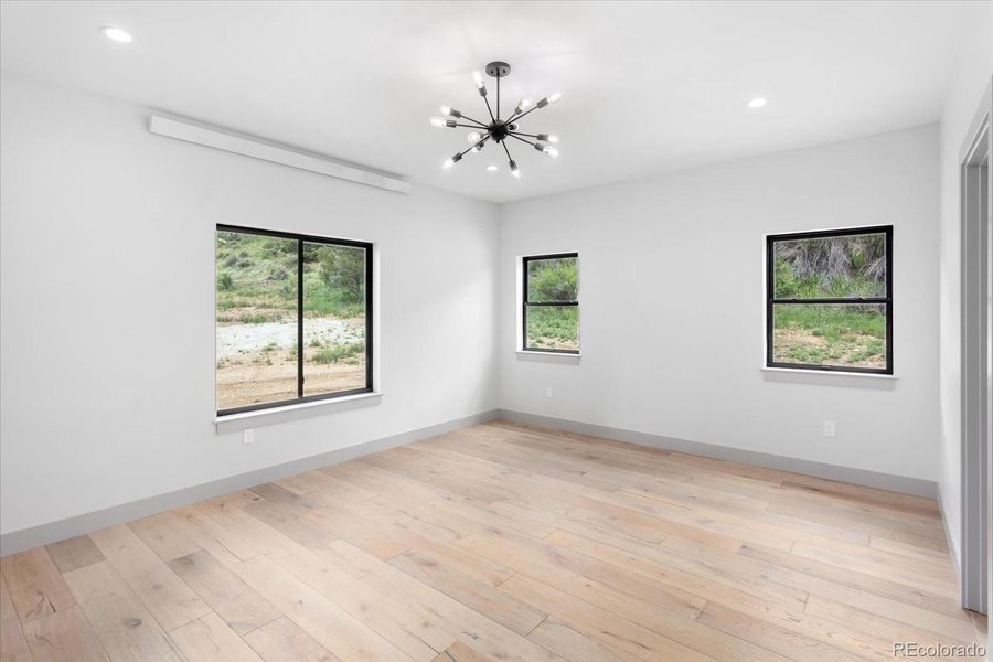 Spacious, unfurnished interior of a new home in , Salida (Image 24).