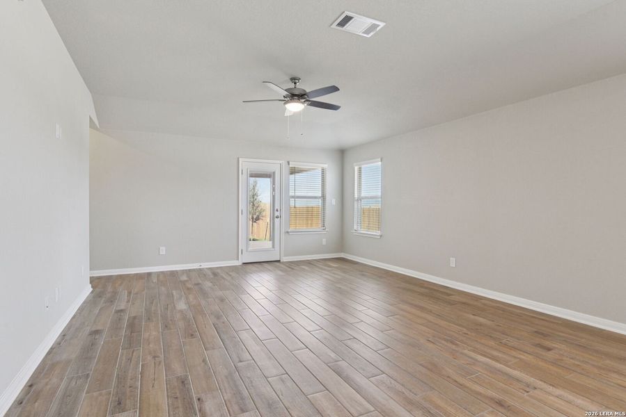 Spacious, unfurnished interior of a new home in Sagebrooke - Premier Series, San Antonio (Image 22).