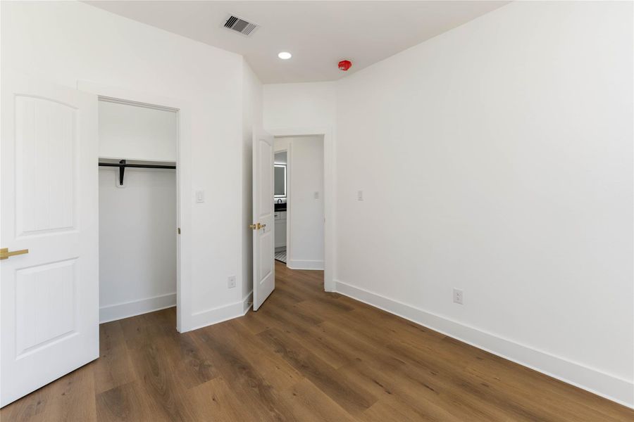 Spacious, unfurnished interior of a new home in , Houston (Image 22).