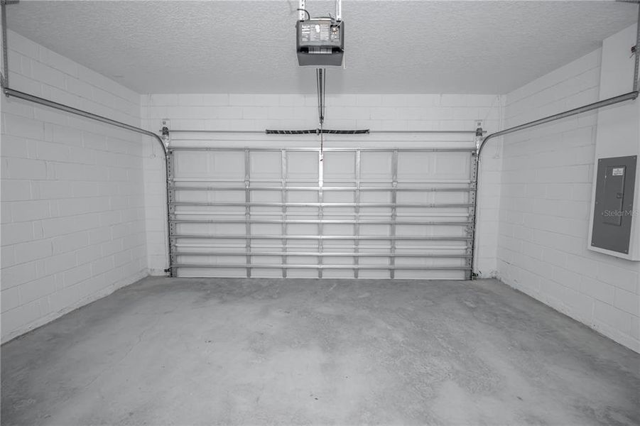 Spacious, unfurnished interior of a new home in , Citrus Springs (Image 16).