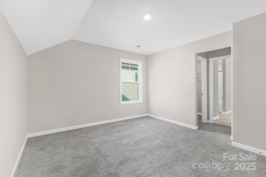 Spacious, unfurnished interior of a new home in Sylvan Creek, Denver (Image 31).