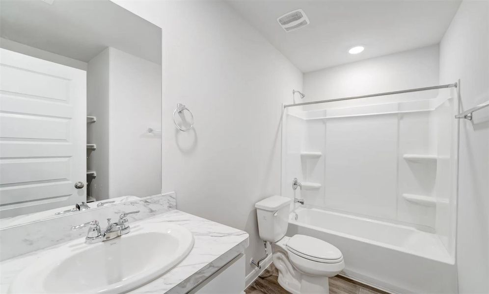 Furnished interior view inside a new home in , Lufkin (Image 8).