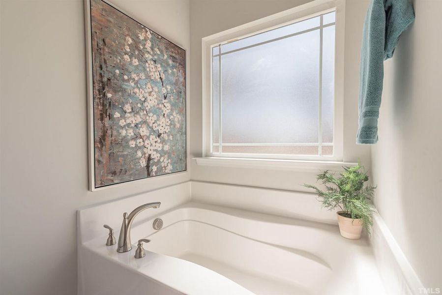 Representative interior finishes for a home built from the 1826 by Adams Homes in Copper Creek, Winterville (Image 19).