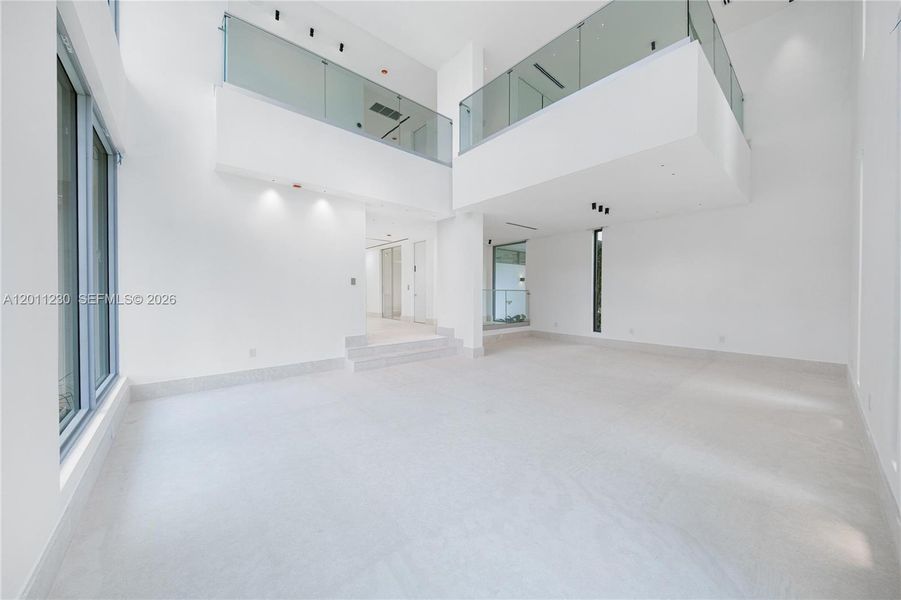 Spacious, unfurnished interior of a new home in , Weston (Image 21).