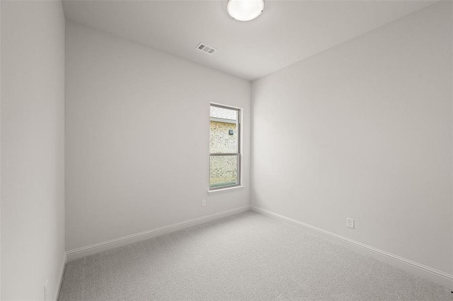 Spacious, unfurnished interior of a new home in The Retreat - Phase 1, Waxahachie (Image 21).