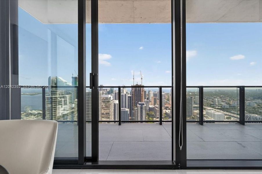 Condo located in Miami, FL showcasing its design and architecture (Image 20).