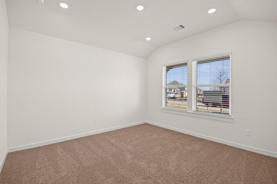 Spacious, unfurnished interior of a new home in Ashland, Houston (Image 15).
