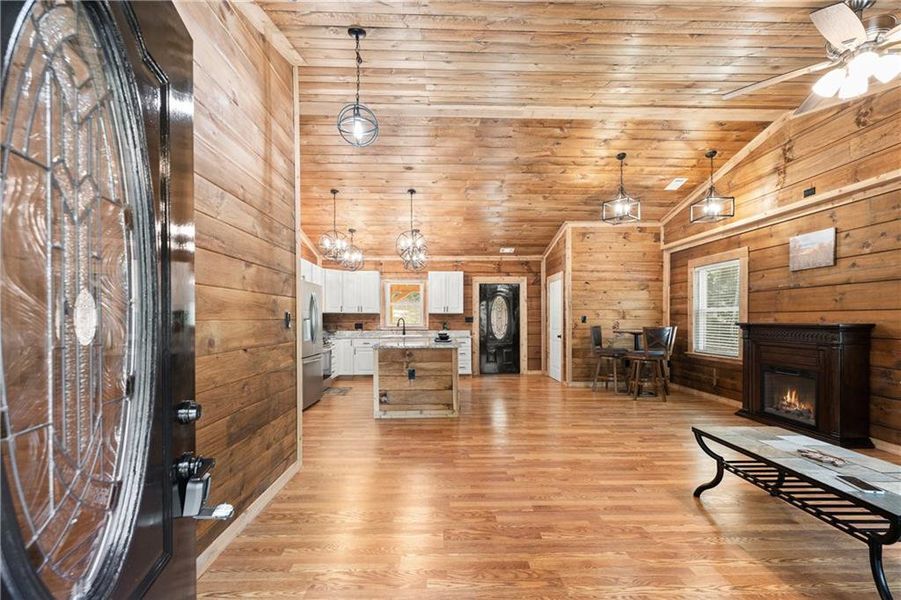 Spacious, unfurnished interior of a new home in , Jasper (Image 19).