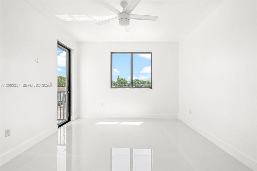 Spacious, unfurnished interior of a new home in , Miami (Image 31).
