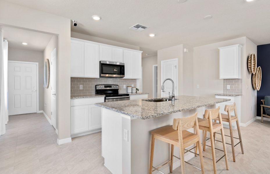 Representative furnished interior of a home built from the Drayton by Pulte Homes in Tohoqua, Kissimmee (Image 5).