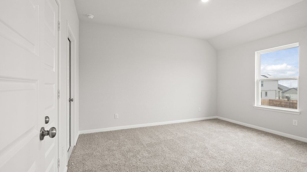 Spacious, unfurnished interior of a new home in Hunters Ranch, San Antonio (Image 22).