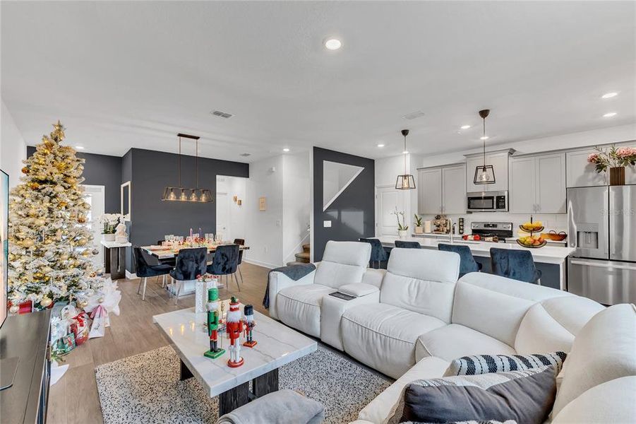 Furnished interior view inside a new home in , Orlando (Image 6).