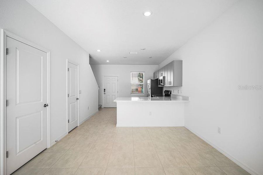 Spacious, unfurnished interior of a new home in The Townhomes at Skye Ranch, Sarasota (Image 28).