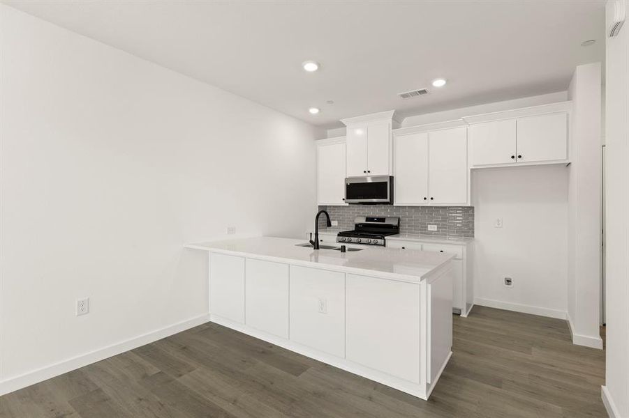 1831 Azalea_2284_Magnolia II_Kitchen (2)