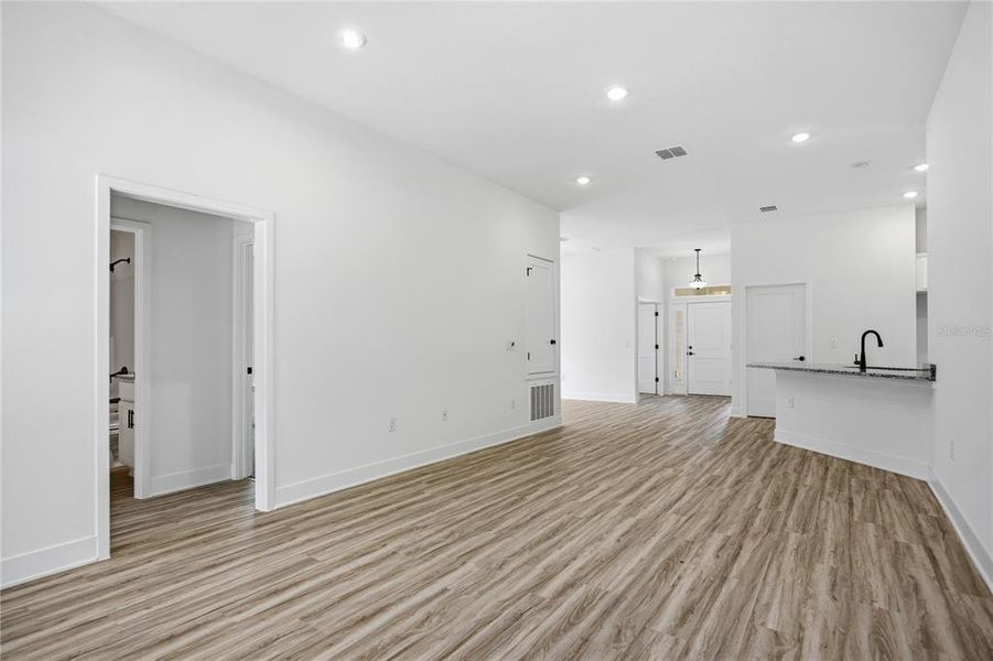 Spacious, unfurnished interior of a new home in Briarwood, Alachua (Image 29).
