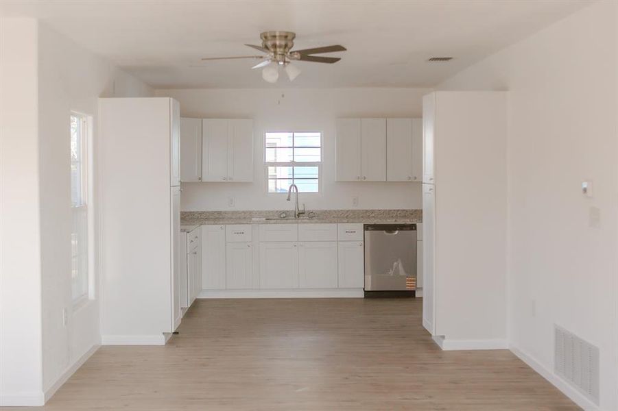 Spacious, unfurnished interior of a new home in , Brownwood (Image 17).