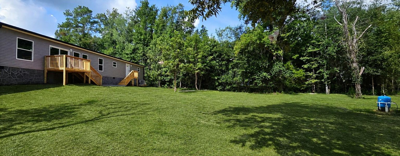 Exterior details and patio area of a home in , Eutawville (Image 11).