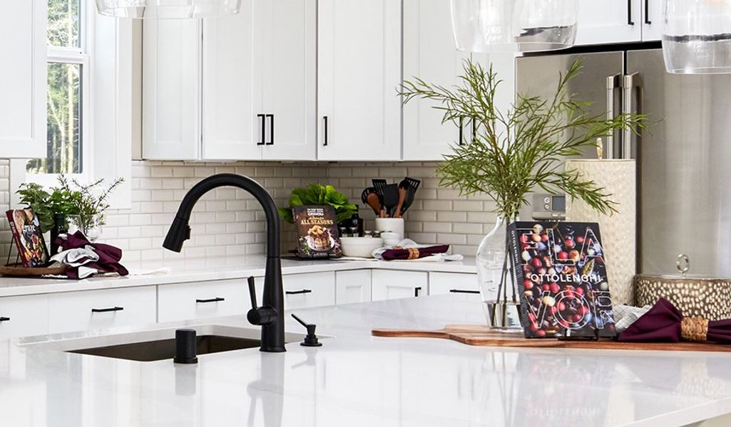 Daniel-W21D-TrailCrest Kitchen Crop