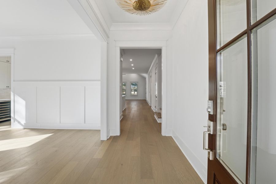 Spacious, unfurnished interior of a new home in , Hollywood (Image 11).