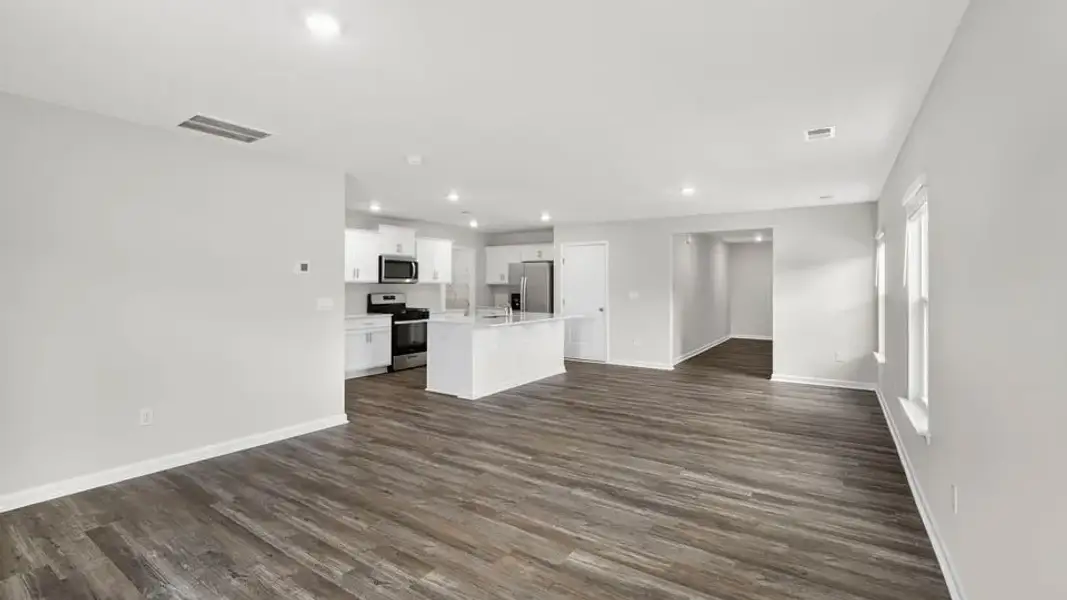 Spacious, unfurnished interior of a new home in Durbin Meadows, Fountain Inn (Image 22).