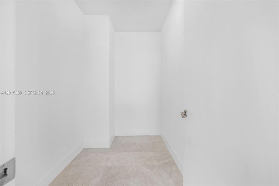 Spacious, unfurnished interior of a new home in , Miami (Image 75).
