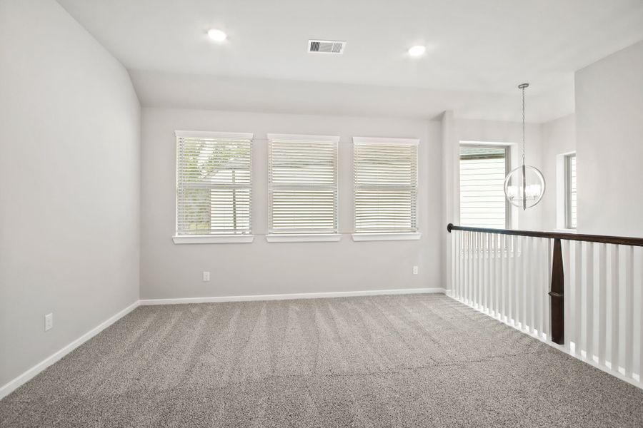 Spacious, unfurnished interior of a new home in Santa Rita Ranch, Liberty Hill (Image 39).