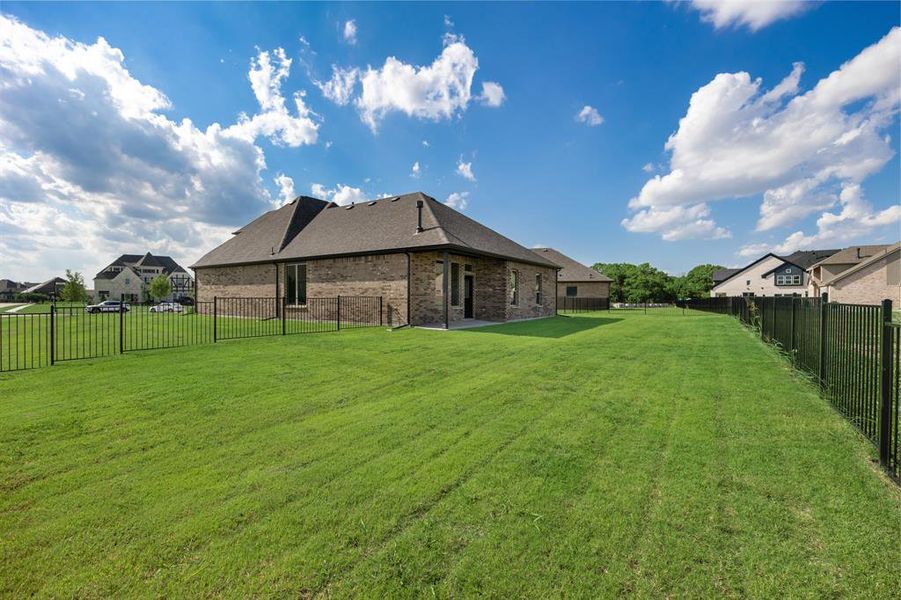 Exterior details and patio area of a home in Heath Golf and Yacht, Forney (Image 3).